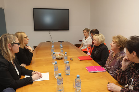 DELOVNI OBISK MINISTRICE ZA ZDRAVJE V ZD DR BOŽIDARJA LAVRIČA CERKNICA 09 FOTO LJUBO VUKELIČ
